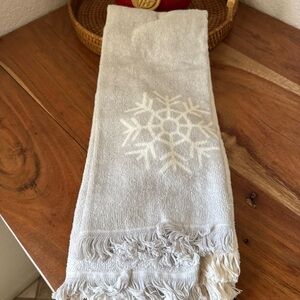 Wondershop Hand Towels Snowflakes 2 Pk White Grey Christmas NWT